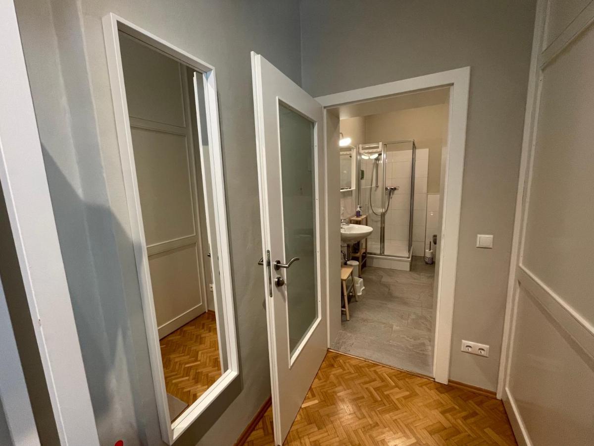 White Flat By Grazrentals With Cool Location & Free Parking Exterior foto